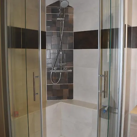 Tres Bel Pour 3 Avec Piscine A Chateau Apartment
