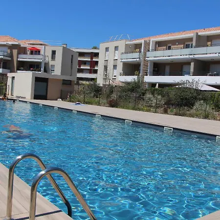Tres Bel Pour 3 Avec Piscine A Chateau Apartment *