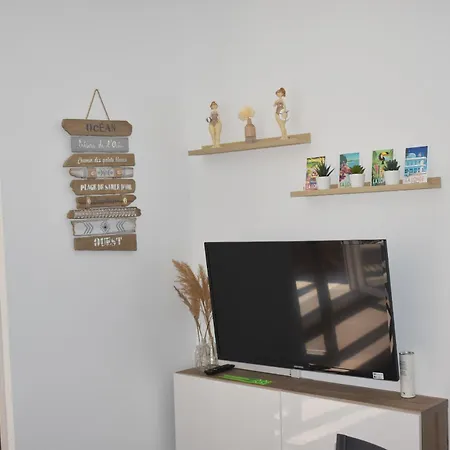 Apartment Tres Bel Pour 3 Avec Piscine A Chateau La Londe-les-Maures